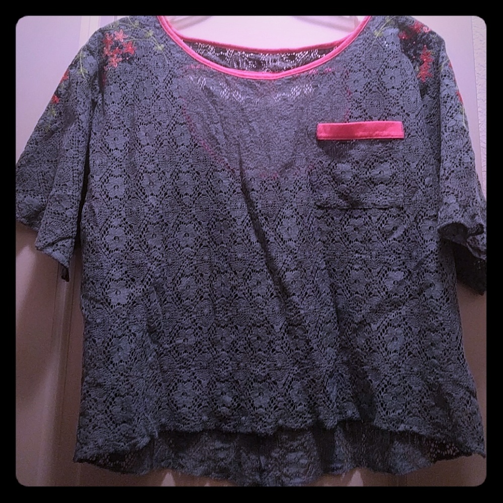 Fun laced slightly cropped shirt